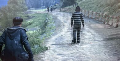 Hogwarts Legacy player stands near Azkaban prisoner NPC in dark prison cell
