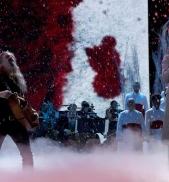 Bear McCreary performing God of War music live with Hozier at The Game Awards