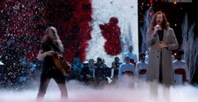 Bear McCreary performing God of War music live with Hozier at The Game Awards