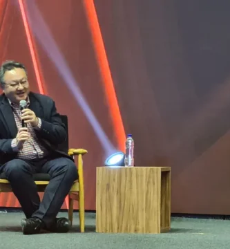 Shuhei Yoshida speaking at Gamescom LATAM about gaming subscription services