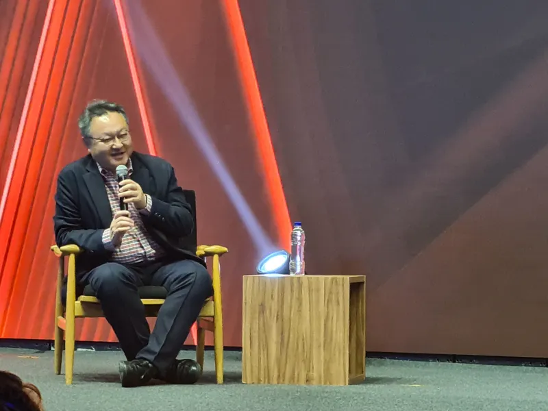 Shuhei Yoshida speaking at Gamescom LATAM about gaming subscription services