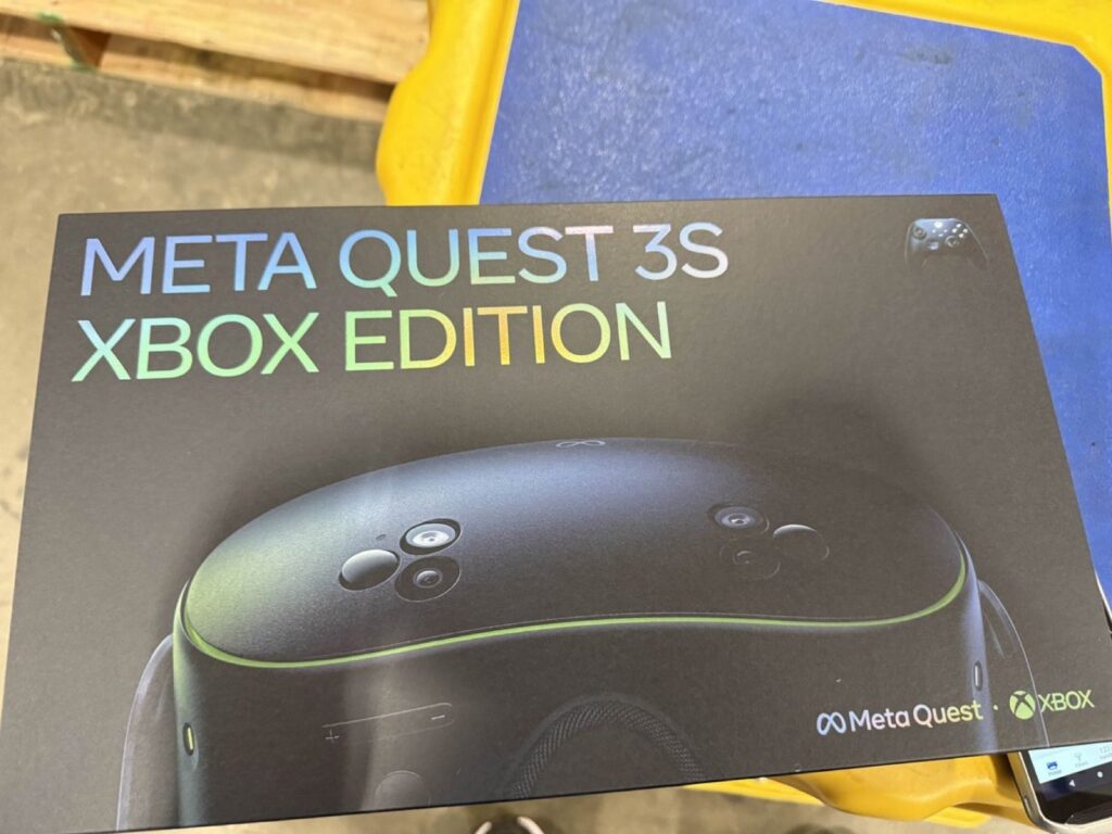 Packaging of Meta Quest 3S Xbox Edition featuring black and green headset and Xbox controller