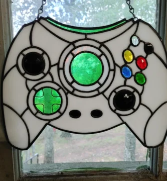 Stained glass artwork of Xbox's original Duke controller created by Reddit user Cellocalypsedown